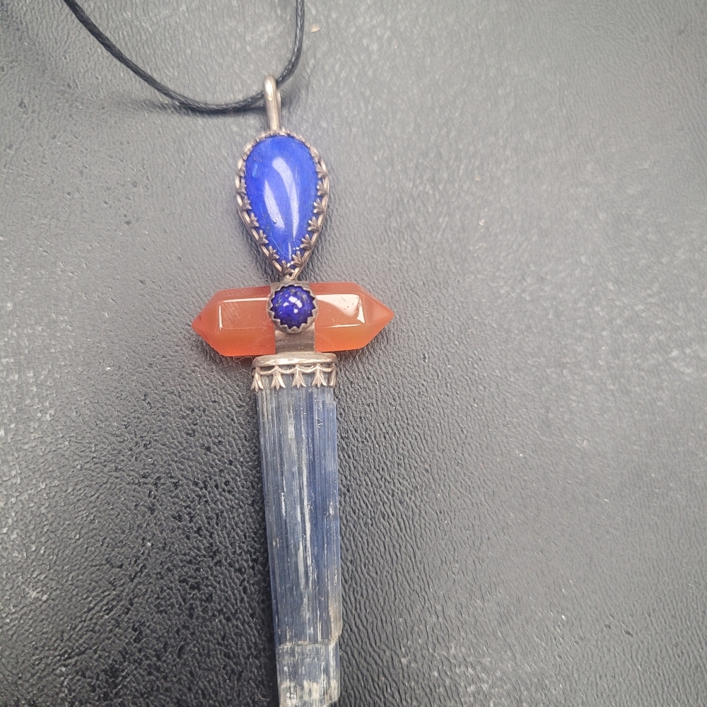 BRAND NEW BEAUTIFUL Kyanite, Lapis, carnelian pendant From India